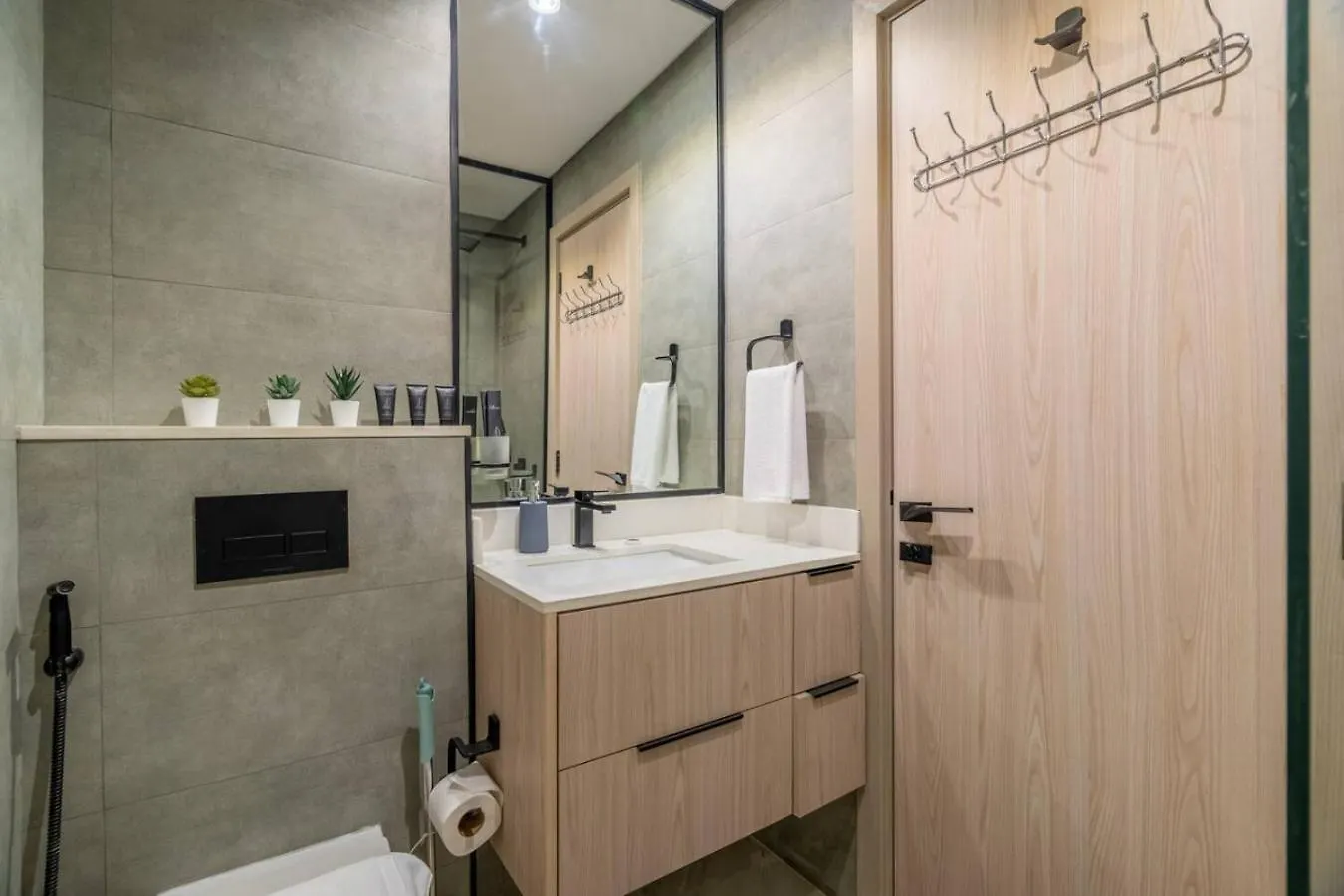 Apartment Modern 1 Bedroom Oasis In The Heart Of Jvc Dubai